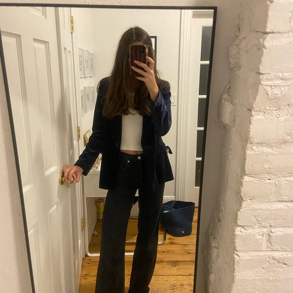 Frame velvet blazer size 6; good condition, some small imperfections but so cute